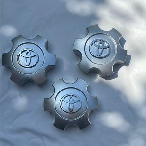 Toyota alloy wheel center total 3, can separate